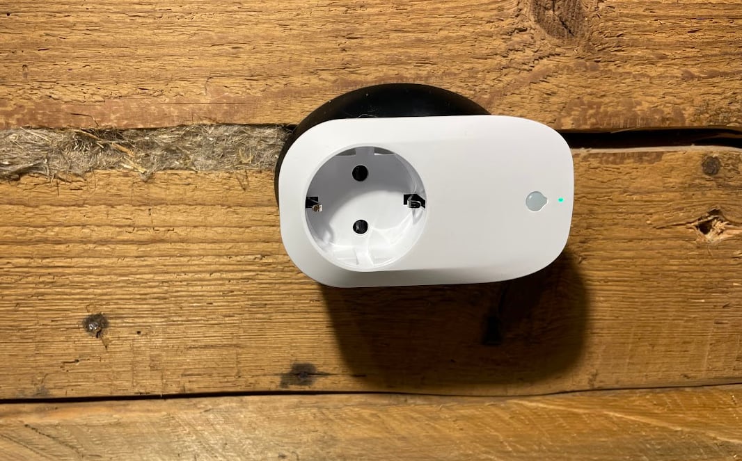 smart plug in wall